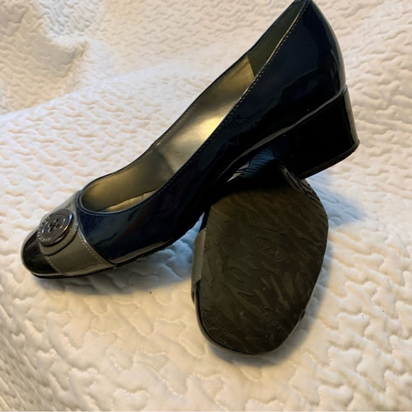 AK Anne Klein iFlex Navy + Gray Patent Pumps 👠 W7 - Picture 5 of 8